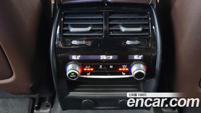 BMW 5-Series 2018 — photo 31