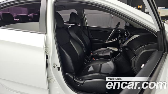 Hyundai Accent 2017 — photo 12