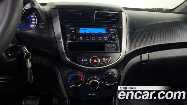 Hyundai Accent 2017 — photo 16