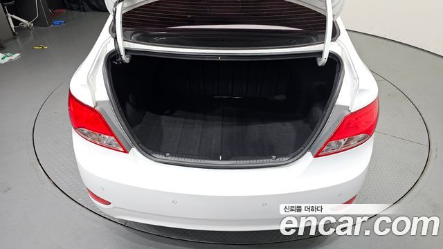 Hyundai Accent 2017 — photo 19