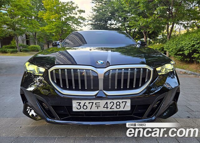 BMW 5-Series 2025 — photo 1