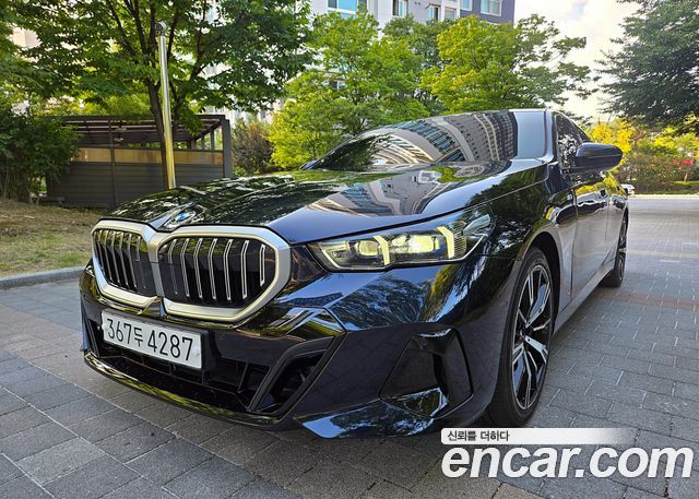 BMW 5-Series 2025 — photo 2