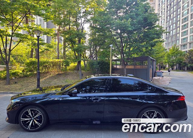 BMW 5-Series 2025 — photo 3