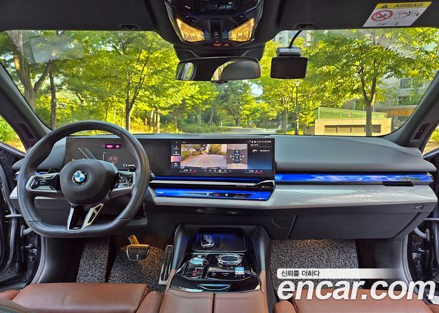 BMW 5-Series 2025 — photo 9