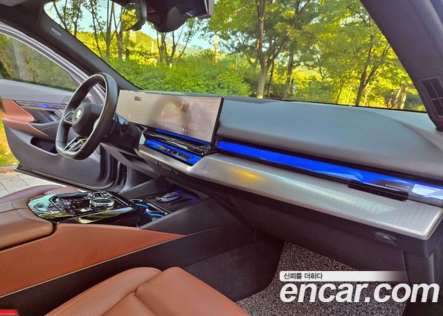 BMW 5-Series 2025 — photo 10
