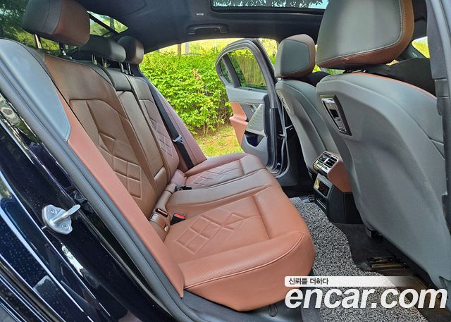 BMW 5-Series 2025 — photo 11