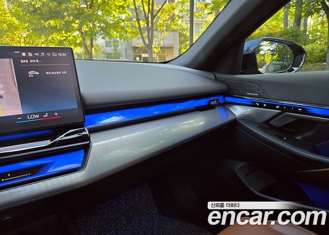 BMW 5-Series 2025 — photo 14
