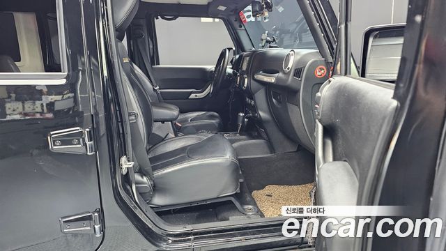 Jeep Wrangler 2013 — photo 17