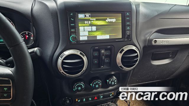 Jeep Wrangler 2013 — photo 20