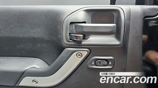 Jeep Wrangler 2013 — photo 28