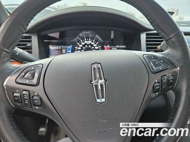 Lincoln MKS 2015 — photo 15