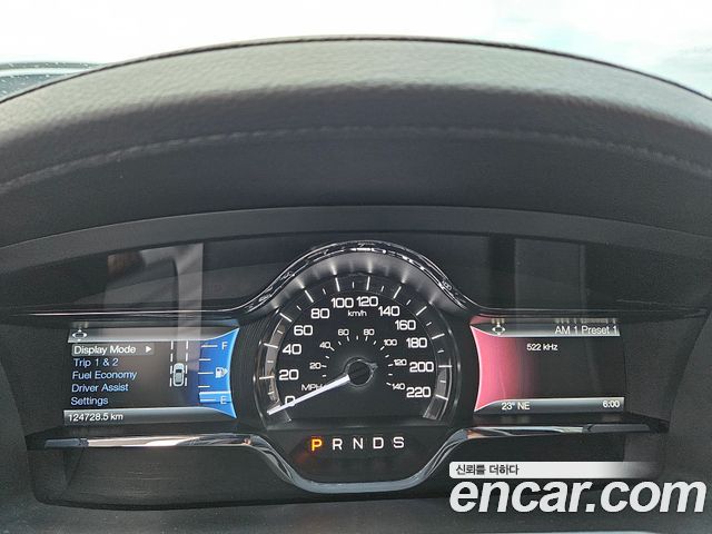 Lincoln MKS 2015 — photo 16