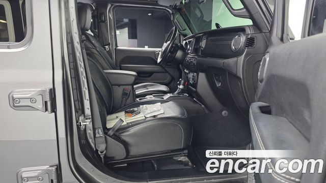 Jeep Wrangler 2020 — photo 11
