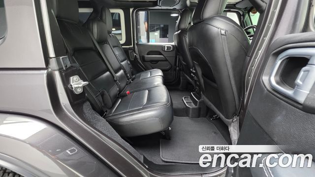 Jeep Wrangler 2020 — photo 12