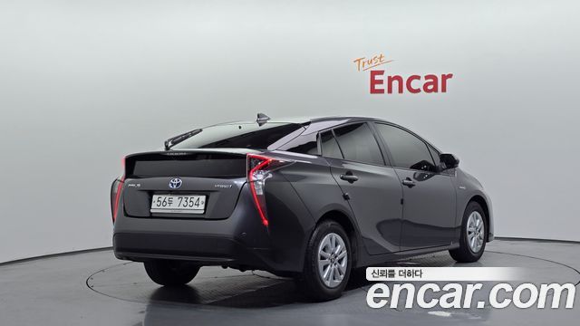 Toyota Prius 2018 — photo 2