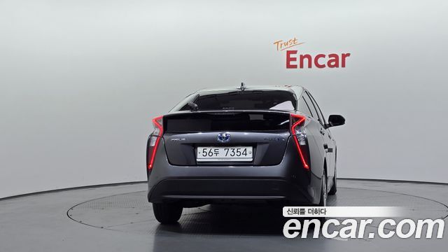 Toyota Prius 2018 — photo 4