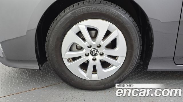 Toyota Prius 2018 — photo 5