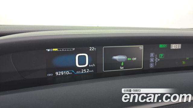 Toyota Prius 2018 — photo 11