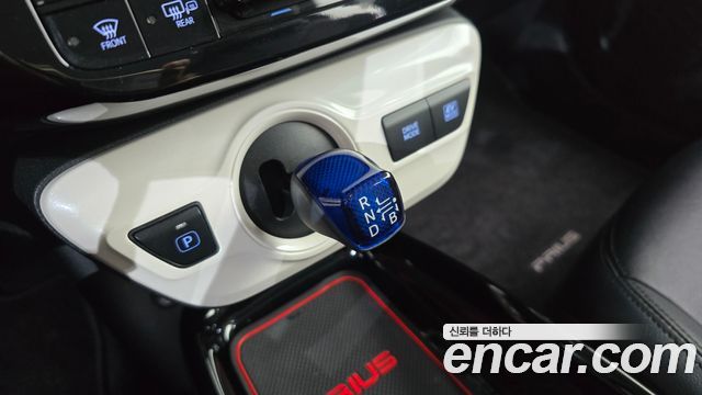 Toyota Prius 2018 — photo 12
