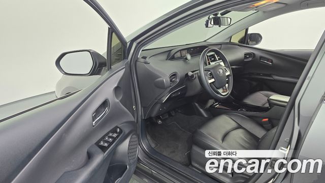 Toyota Prius 2018 — photo 13