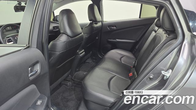 Toyota Prius 2018 — photo 17