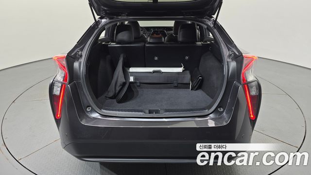 Toyota Prius 2018 — photo 22