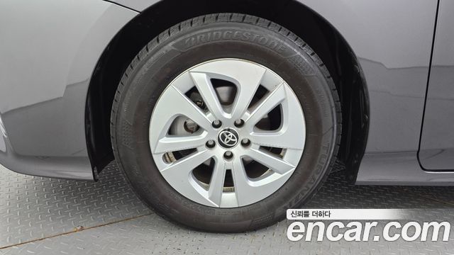 Toyota Prius 2018 — photo 7