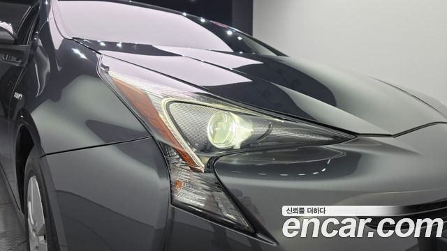 Toyota Prius 2018 — photo 8