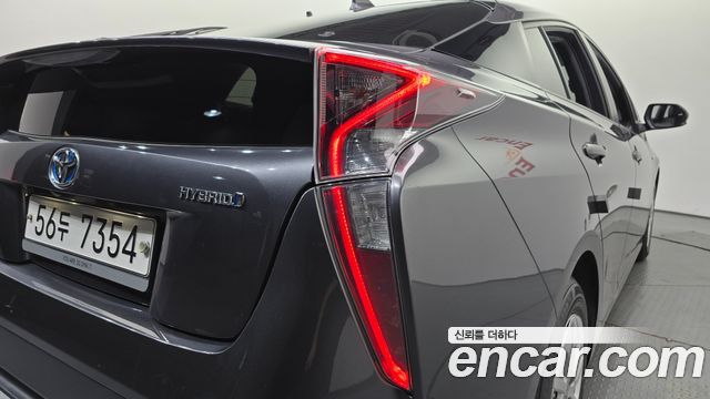 Toyota Prius 2018 — photo 9
