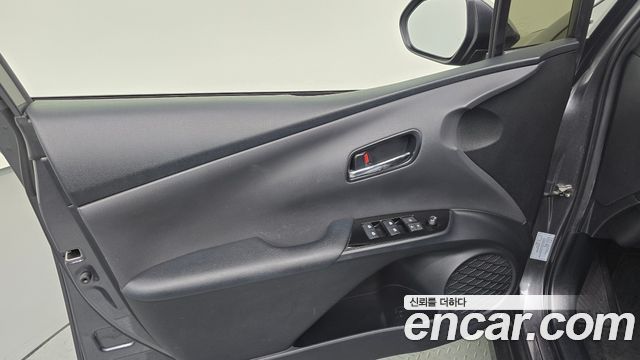 Toyota Prius 2018 — photo 14