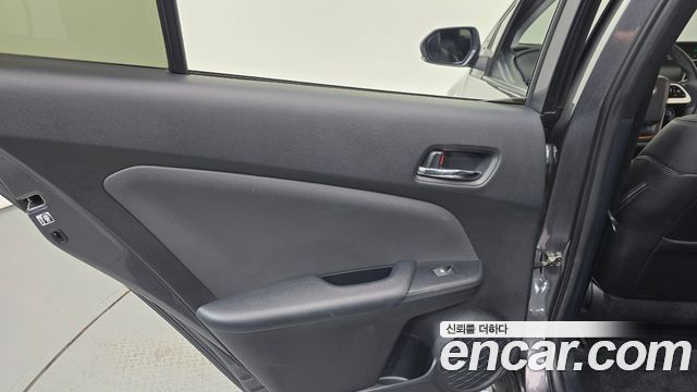 Toyota Prius 2018 — photo 15