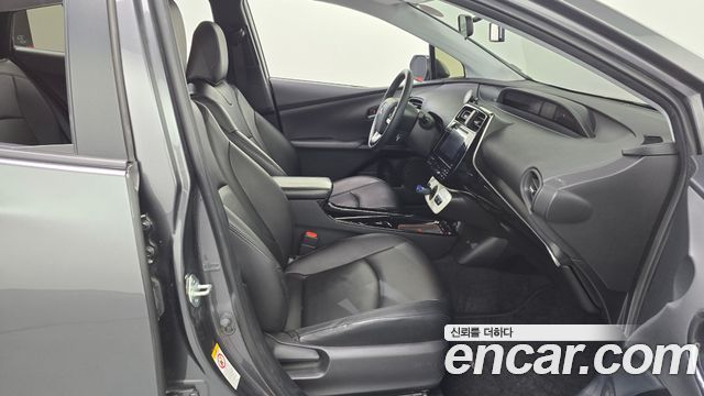Toyota Prius 2018 — photo 16