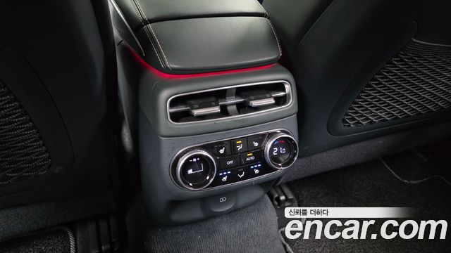 Genesis GV70 2022 — photo 25