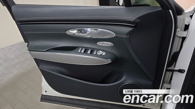 Genesis GV70 2022 — photo 14