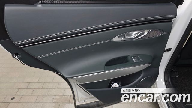 Genesis GV70 2022 — photo 15