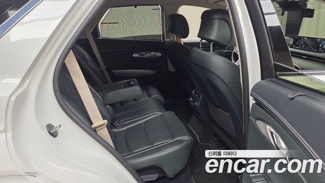 Genesis GV70 2022 — photo 16