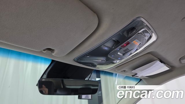 Genesis GV70 2022 — photo 30