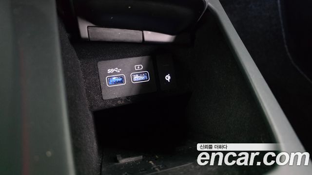 Genesis GV70 2022 — photo 31