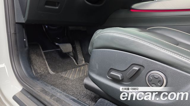 Genesis GV70 2022 — photo 35