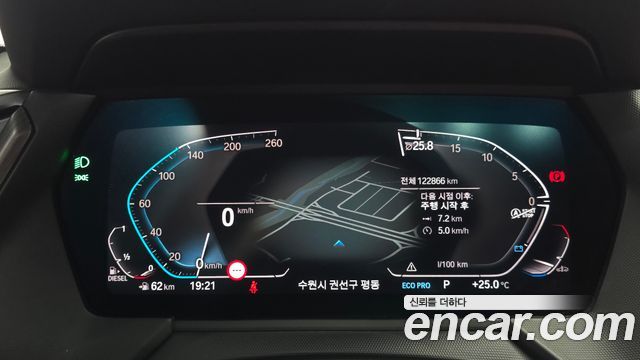 BMW 1-Series 2021 — photo 11