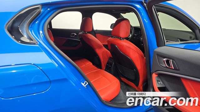 BMW 1-Series 2021 — photo 17