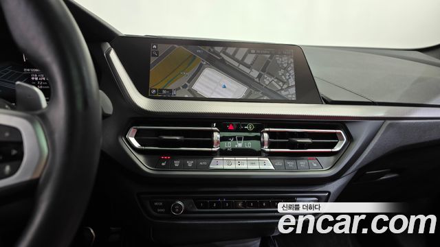 BMW 1-Series 2021 — photo 18