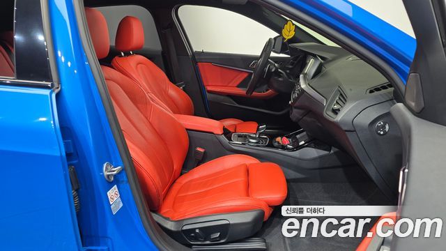 BMW 1-Series 2021 — photo 16