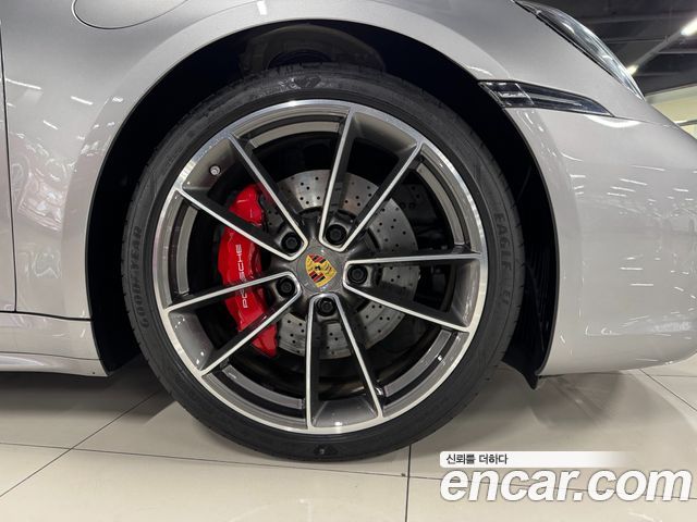 Porsche 911 2020 — photo 15
