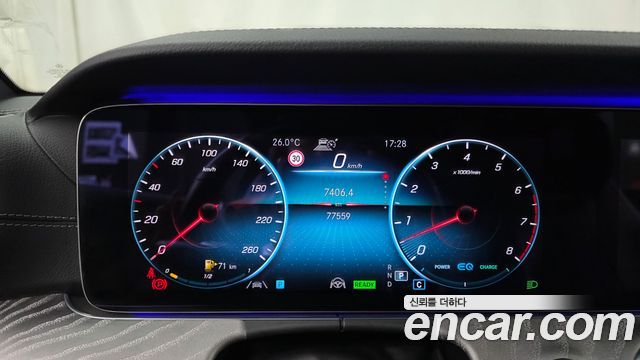 Mercedes-Benz E-Class 2021 — photo 11