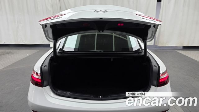 Mercedes-Benz E-Class 2021 — photo 26