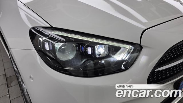 Mercedes-Benz E-Class 2021 — photo 8