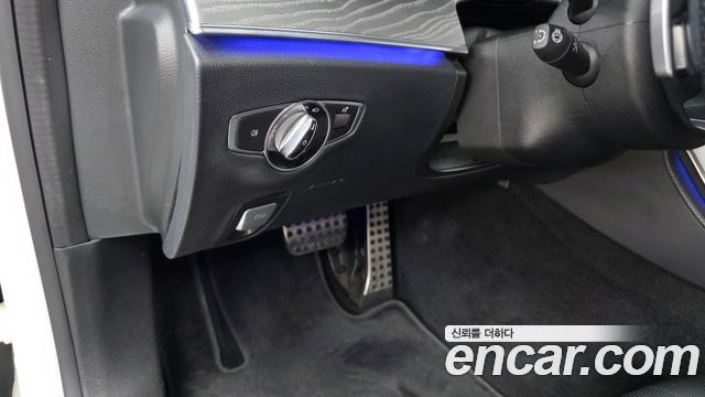 Mercedes-Benz E-Class 2021 — photo 28