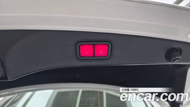 Mercedes-Benz E-Class 2021 — photo 32
