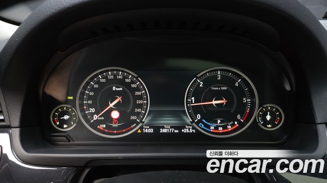 BMW 5-Series 2015 — photo 8